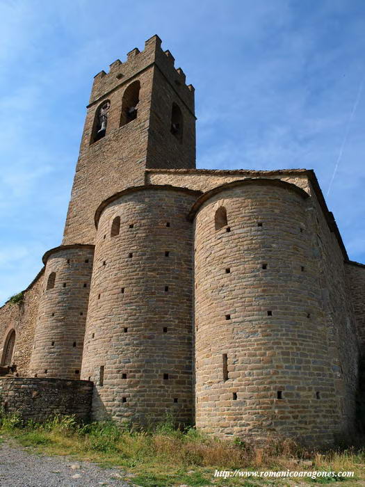 ÁBSIDES Y TORRE DE LA IGLESIA
