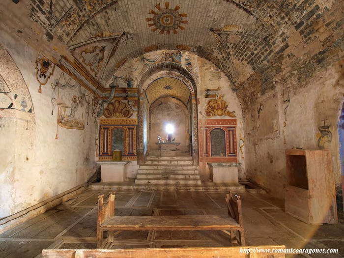INTERIOR DEL TEMPLO HACIA LA CABECERA