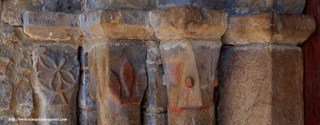 DETALLE DE LOS CAPITELES DEL LADO OESTE