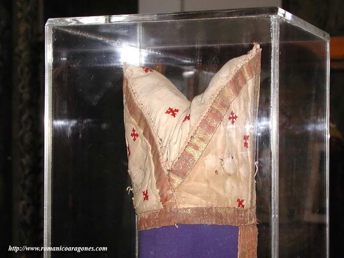 MITRA DE SAN VICTORIAN, EN MUSEO DIOCESANO DE BARBASTRO
