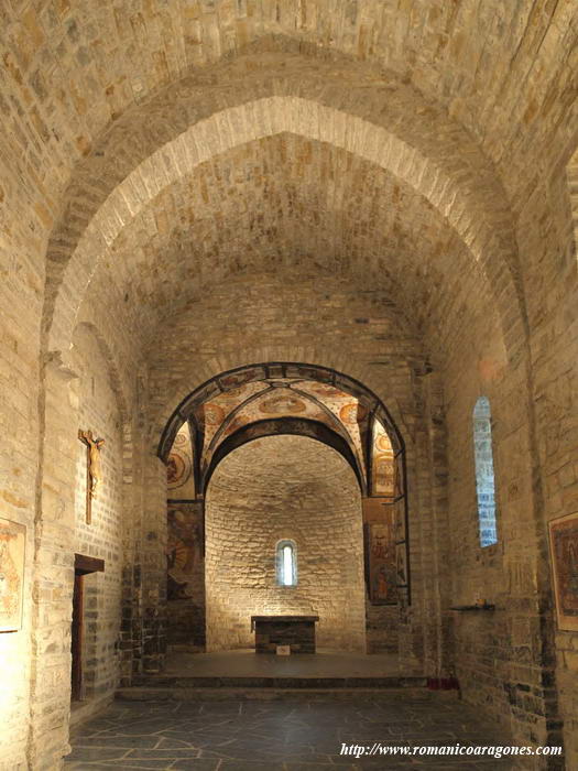 INTERIOR DEL TEMPLO HACIA LA CABECERA