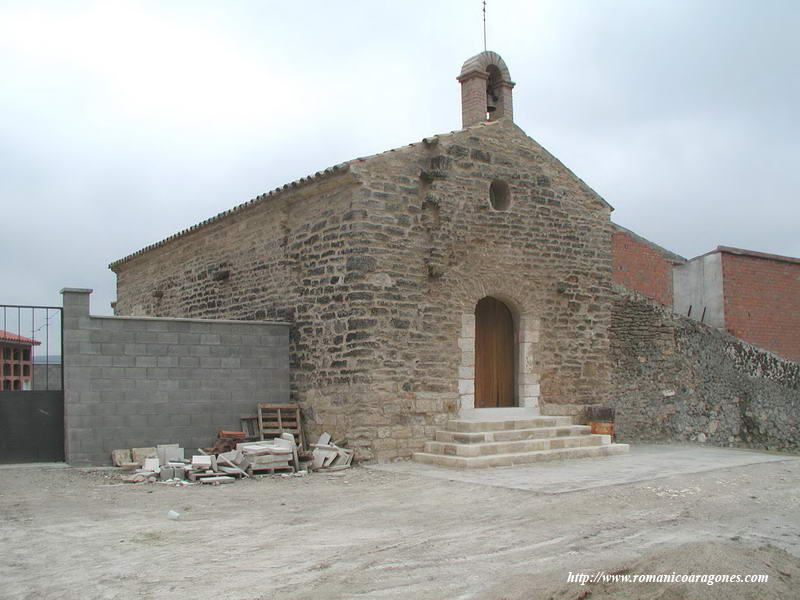 VISTA DESDE EL NOROESTE. TAPIA DEL CEMENTERIO