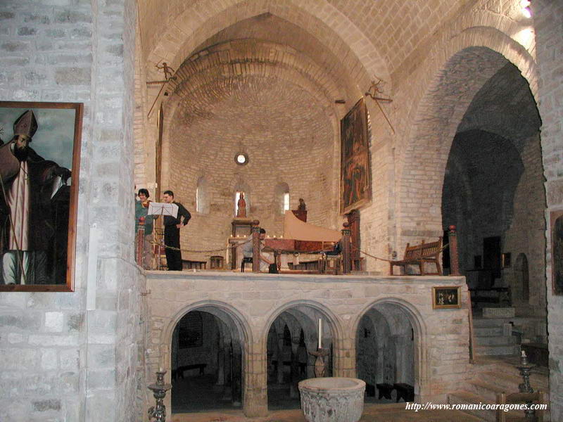 VISTA DE LA NAVE CENTRAL Y ACCESO A LA CRIPTA DE SAN RAMÓN