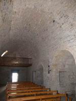 INTERIOR DEL TEMPLO HACIA LOS PIES