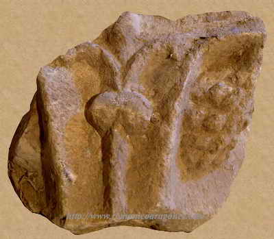 FRAGMENTO DE CAPITEL DEL CLAUSTRO