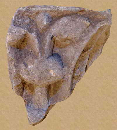FRAGMENTO DE CAPITEL DEL CLAUSTRO