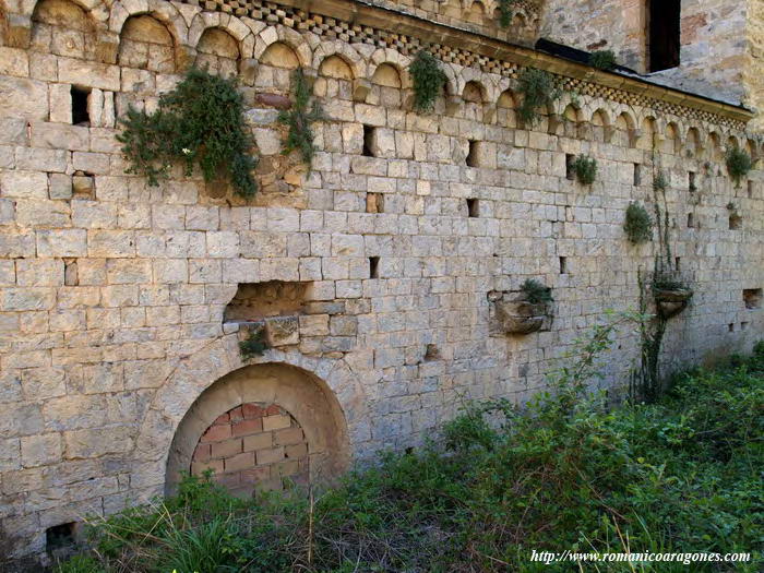 MURO NORTE Y PORTADA DE ACCESO AL CLAUSTRO