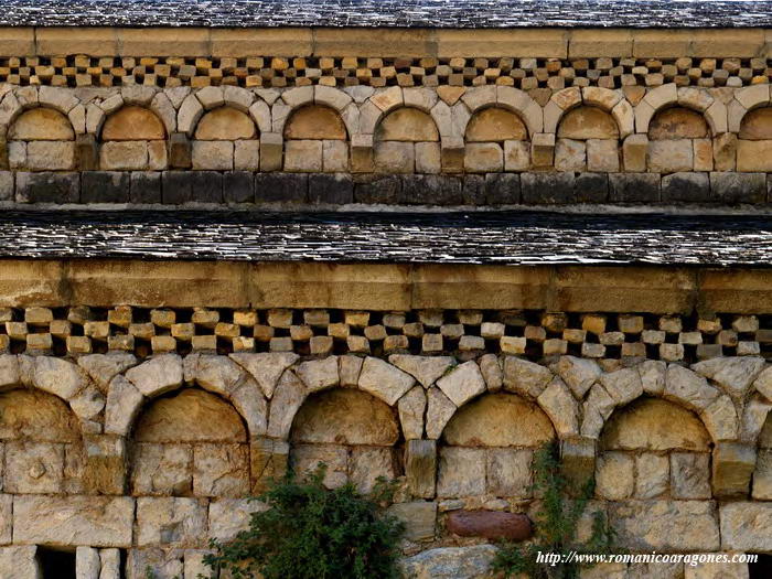 ARQUILLOS LOMBARDOS EN LADO NORTE DE TEMPLO