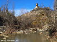 LA IGLESIA DE BALDÓS CORONANDO EL CASERÍO