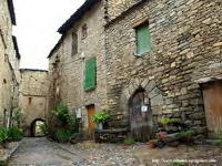 CASERÍO DE ACCESO AL PUEBLO