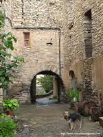 CASERÍO DE ACCESO AL PUEBLO