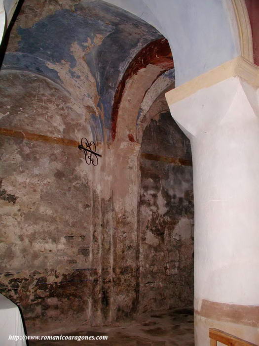 NAVE LATERAL NORTE, DESDE LA CENTRAL. PILAR DE TRIPLE ESQUINA Y B�VEDA DE ARISTA