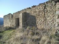 MURO SUR DESDE LA CABECERA, CON PUERTA A LOS PIES