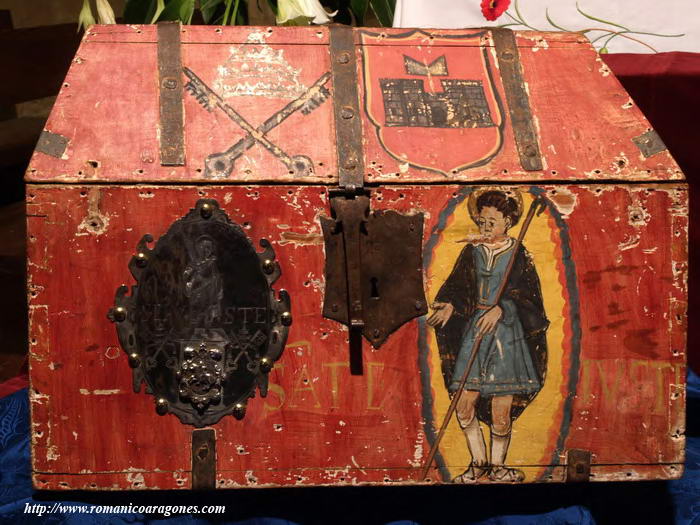 ARQUETA DE SAN JUSTO-ESCUDO ANTÍGUO DE HUESCA EN LA TAPA