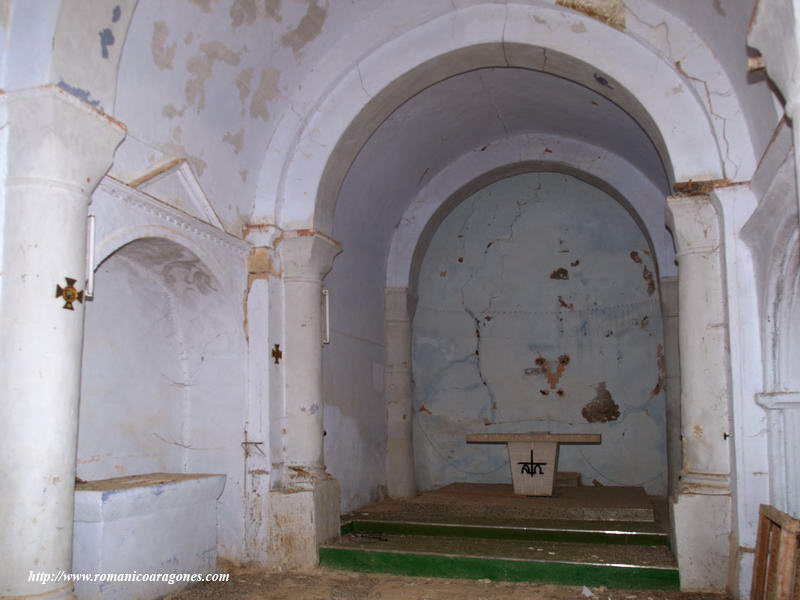 INTERIOR DEL TEMPLO HACIA LA CABECERA