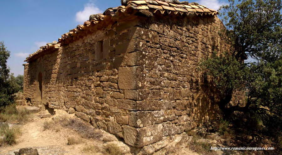 NGULO SURESTE DEL TEMPLO, CON NECRPOLIS A SU LADO
