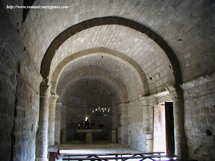 INTERIOR DEL TEMPLO HACIA LA CABECERA