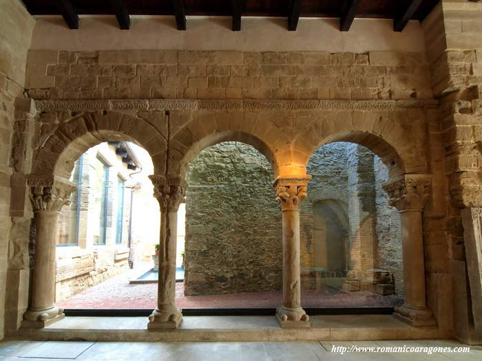 CRUJÍA NORTE, DESDE EL ÁNGULO NOROESTE DEL CLAUSTRO