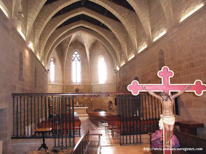 INTERIOR DEL TEMPLO HACIA LA CABECERA