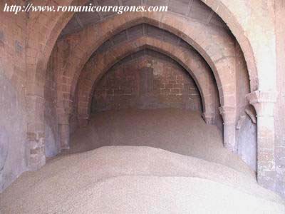 INTERIOR DEL TEMPLO HACIA LA CABECERA. ALMACEN DE CEBADA.
