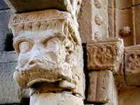SAN LORENZO DE UNCASTILLO. MODILLN EN PORTADA SUR