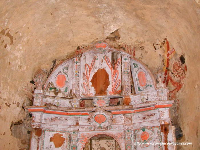 ABSIDE ENCALADO, OCULTANDO PINTURAS