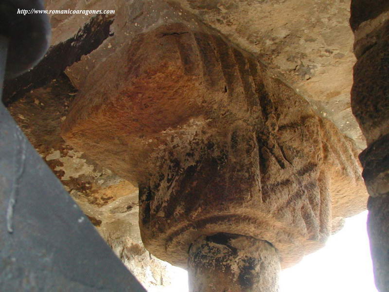 ZAPATA-CAPITEL DEL VENTANAL SUR.