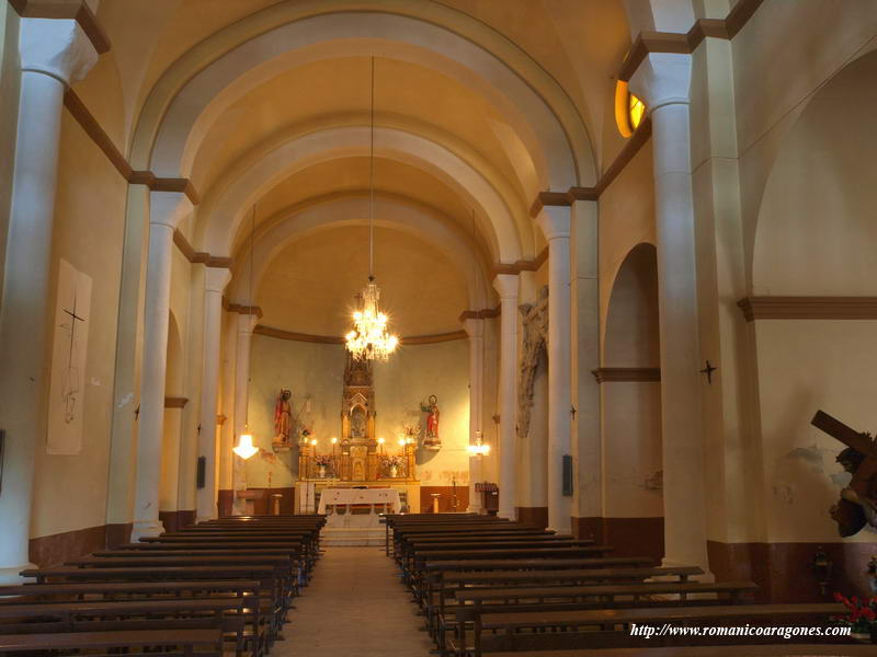 INTERIOR DEL TEMPLO HACIA LA CABECERA