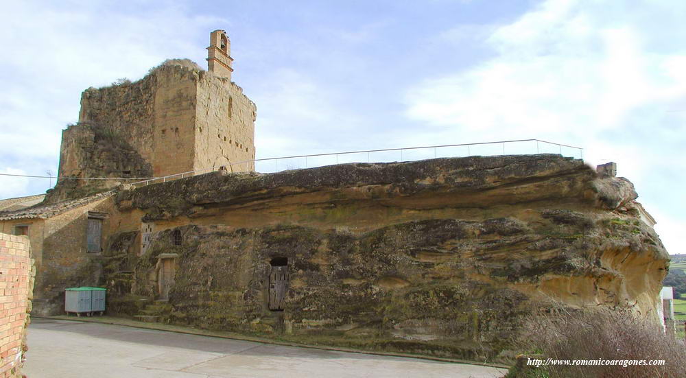 PLATAFORMA ROCOSA Y TEMPLO DESDE EL NOROESTE