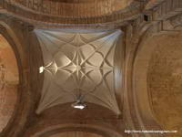 VISTA DE LA NAVE HACIA LOS PIES DEL TEMPLO