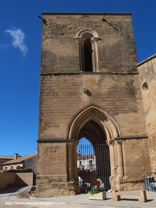 TORRE GÓTICA ADOSADA AL LADO SUR DEL TEMPLO