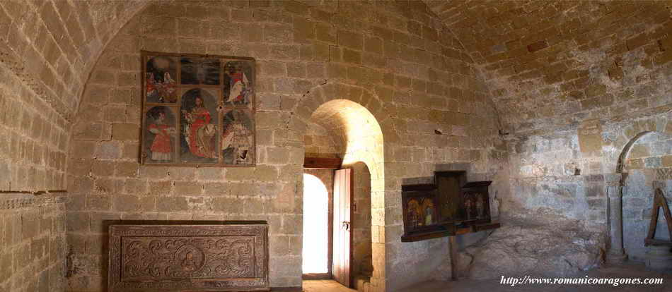 PANORMICA DEL MURO DE CIERRE DE LA CRIPTA. 