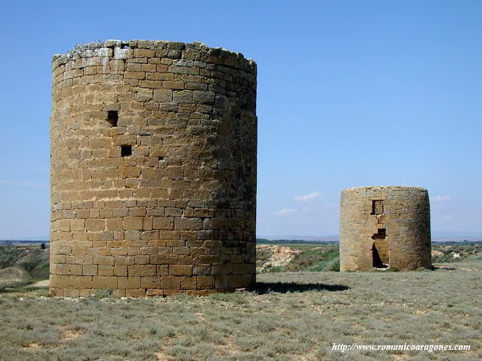 TORRES CILNDRICAS AL NORTE DE LOS TEMPLOS
