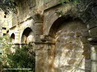 DETALLE DEL MURO NORTE. CAPITEL