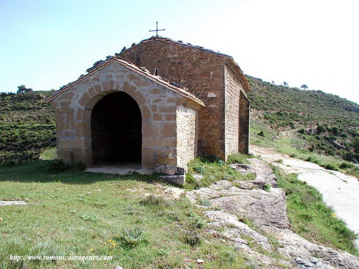 TEMPLO DESDE EL SUROESTE, CON ATRIO MODERNO