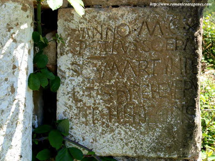 SILLAR EPIGRAFIADO. DETALLE  DE LA CARA OESTE