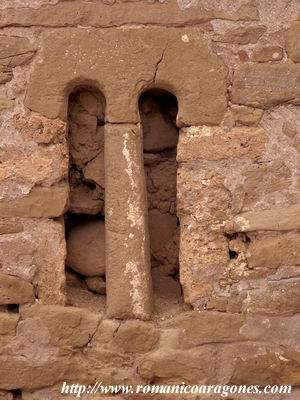 DETALLE DEL VENTANAL  GEMINADO EN LA CABECERA DEL TEMPLO