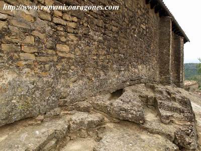 MURO NORTE SOBRE NECRÓPOLIS MEDIEVAL