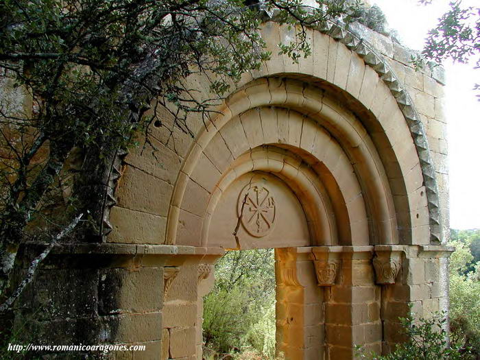 PORTADA OESTE DEL TEMPLO