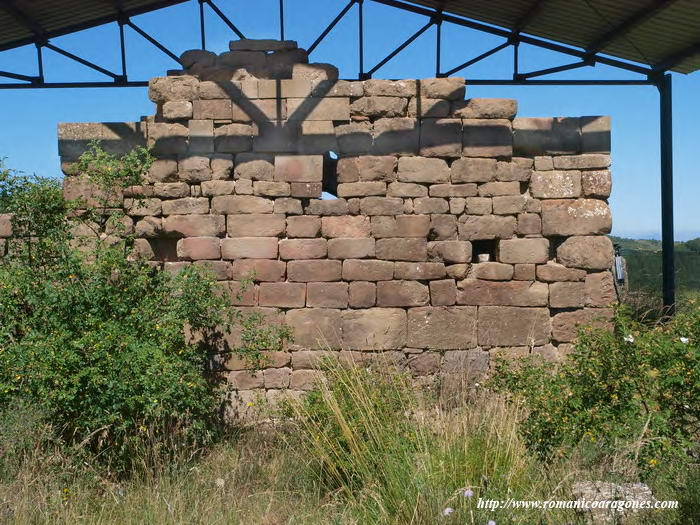 CABECERA PLANA DEL TEMPLO, DESDE EL ESTE