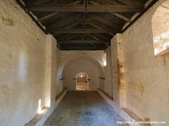 INTERIOR DE LA NAVE DESDE LA PORTADA