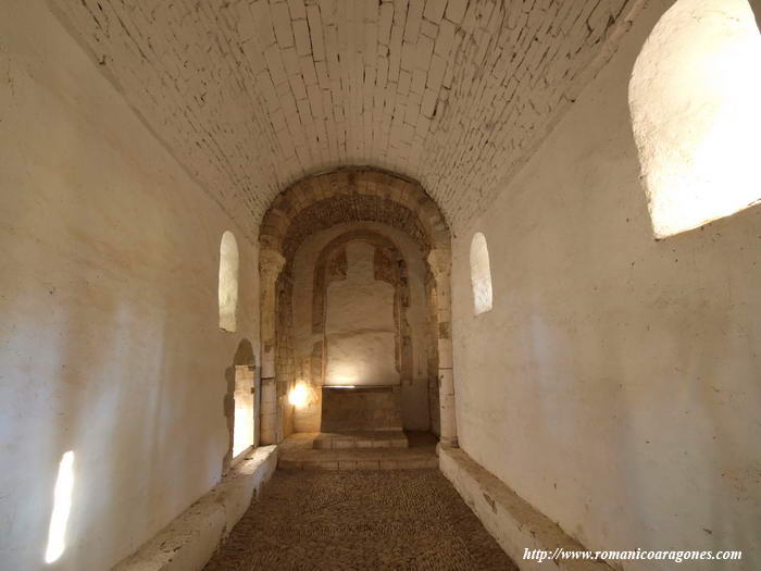 INTERIOR DE LA CABECERA DESDE LA UNIÓN CON LA NAVE