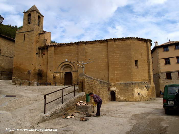 VISTA SUR DEL TEMPLO. ACCESO A CRIPTA AL EXTERIOR